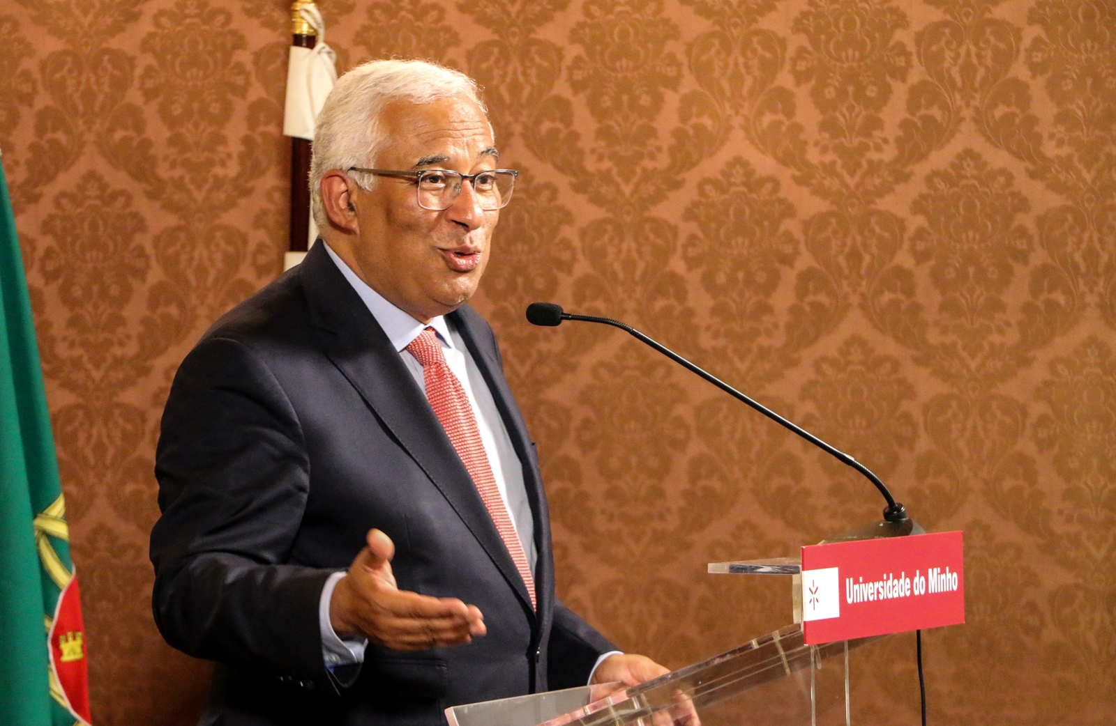 Thumbnail da galeria Apresentação do livro - COVID-19 em Portugal a estratégia